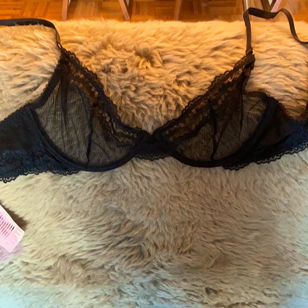 NWT Savage x Fenty Lace & Mesh bra. Unlined.